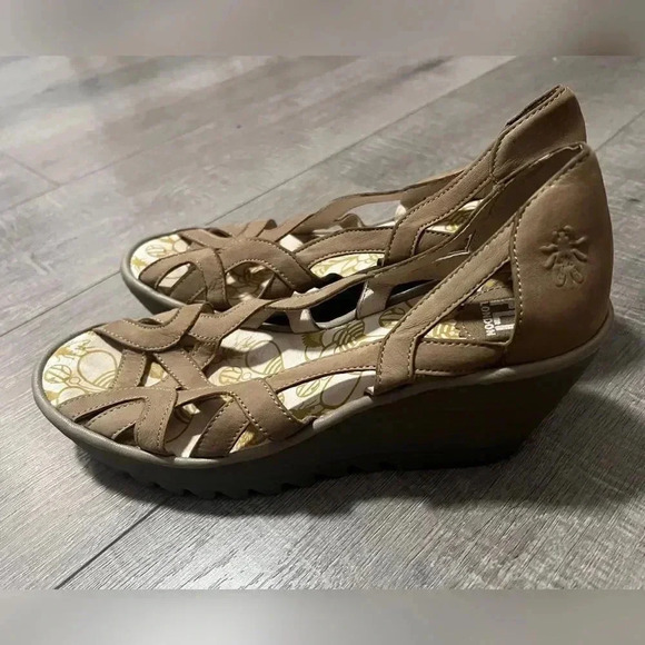 FLY London Yadi Wedge Sandals in Taupe - Picture 2 of 8